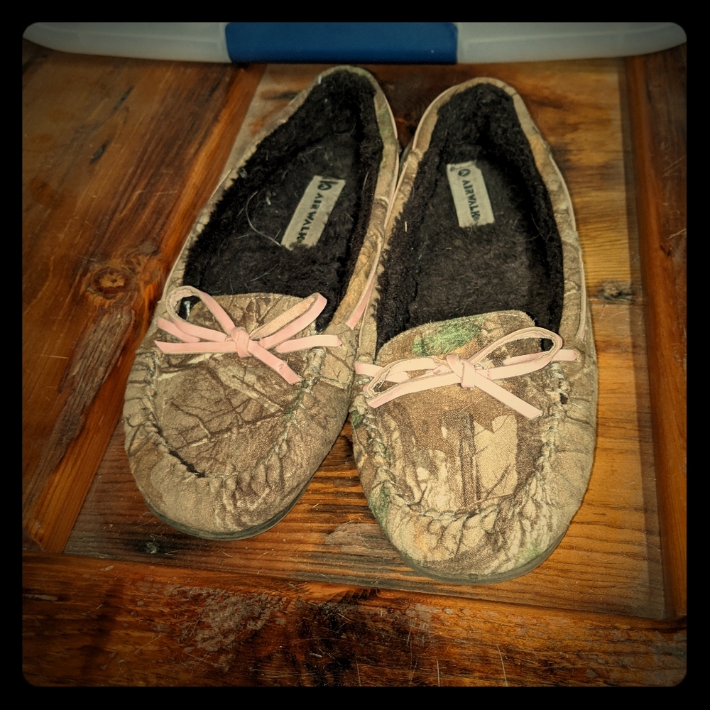 Camo Flat Slippers with Pink Bows